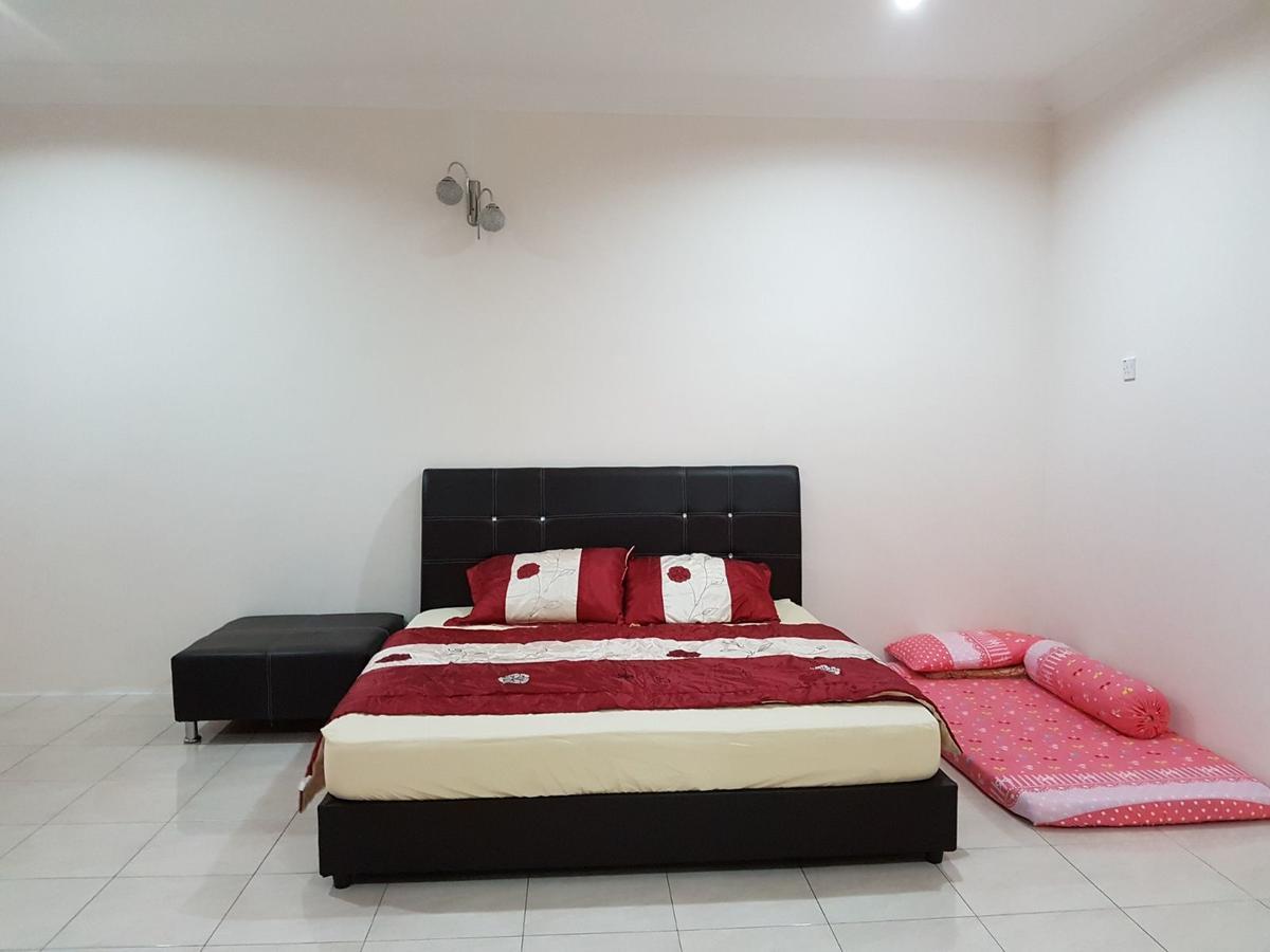 Big Garden Homestay Pantai Remis Exteriör bild