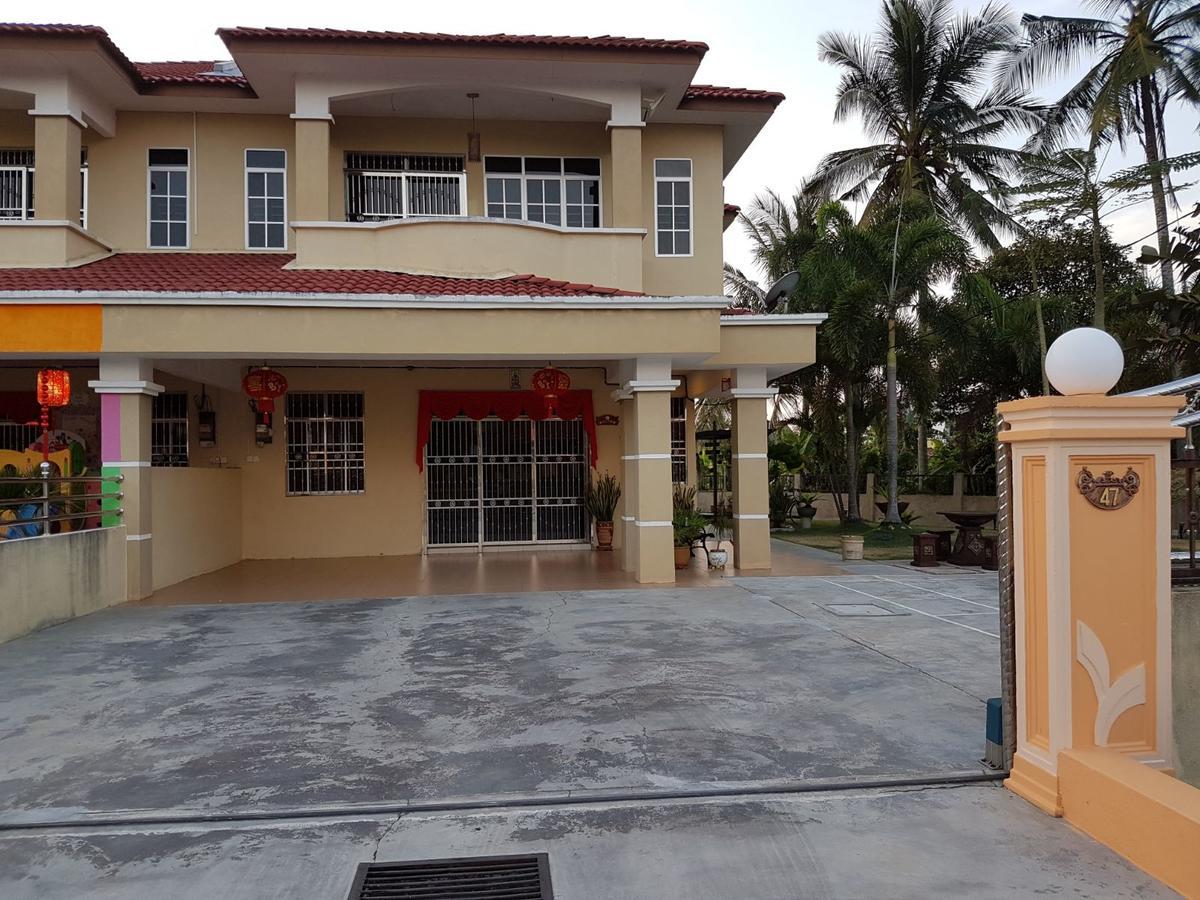 Big Garden Homestay Pantai Remis Exteriör bild
