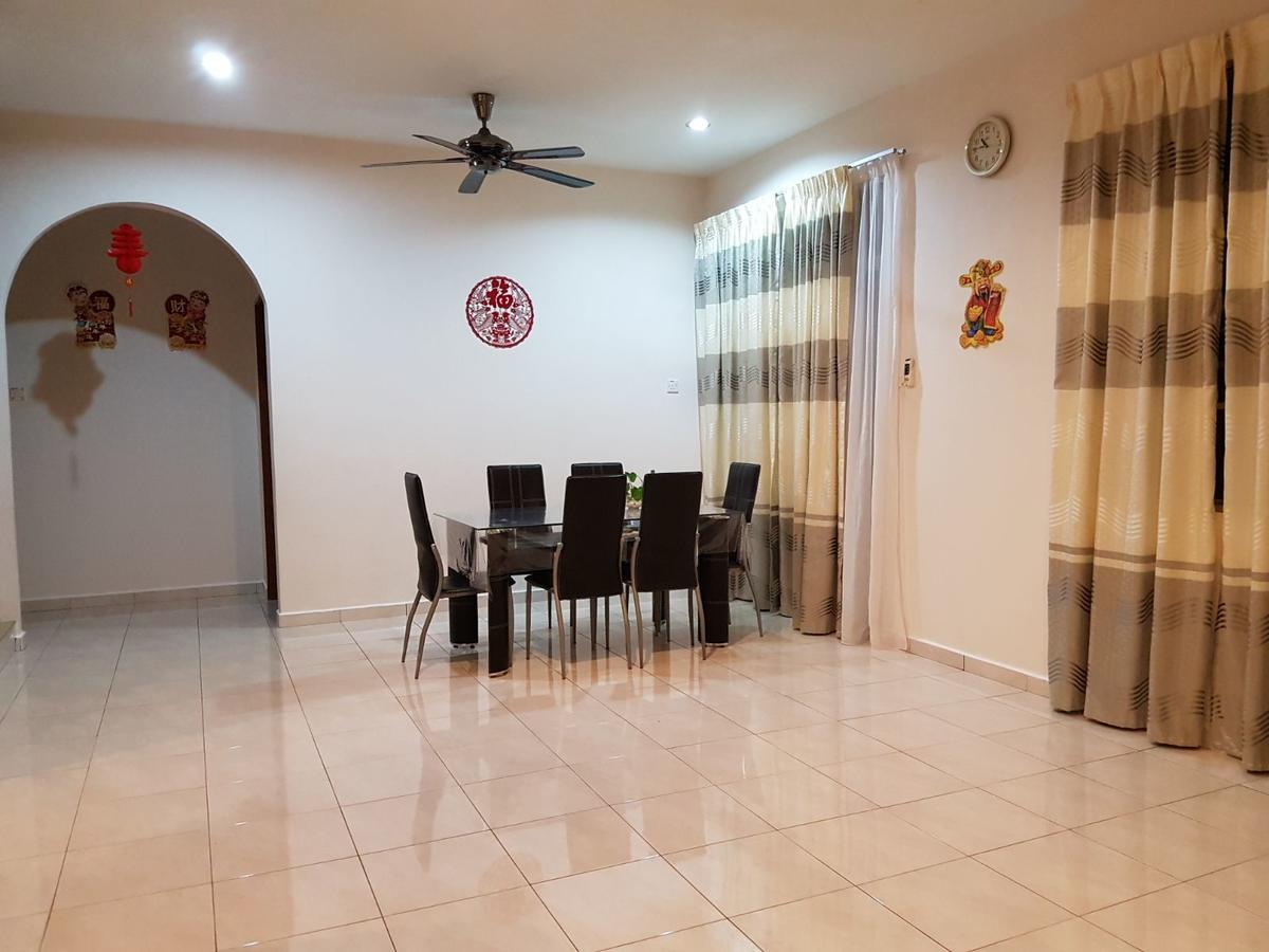 Big Garden Homestay Pantai Remis Exteriör bild
